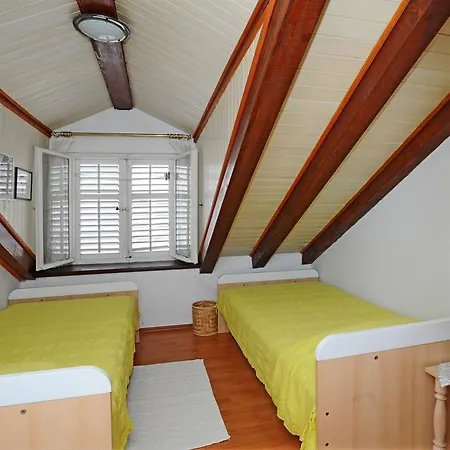Apartment Maja *